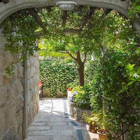 Apartment Alma Split Bagian luar foto