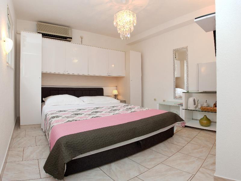 Apartment Alma Split Bagian luar foto
