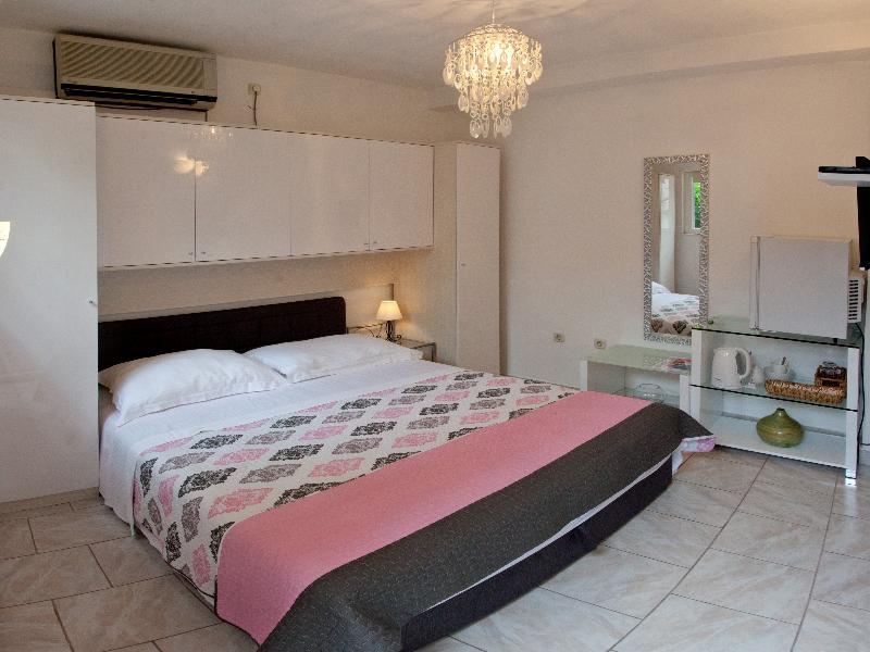 Apartment Alma Split Bagian luar foto