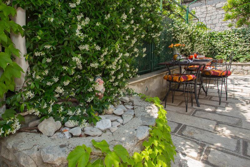 Apartment Alma Split Bagian luar foto